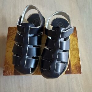 FootMates - size 9 Captain toddler boy leather sandals in navy blue.